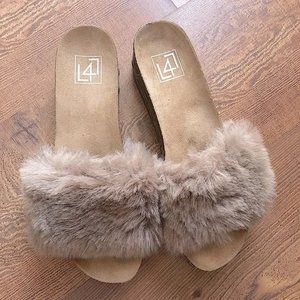 LFL by Lust For Life Women's LL-Prism Slide Sandal Tan Furry Mule Wedge Platform